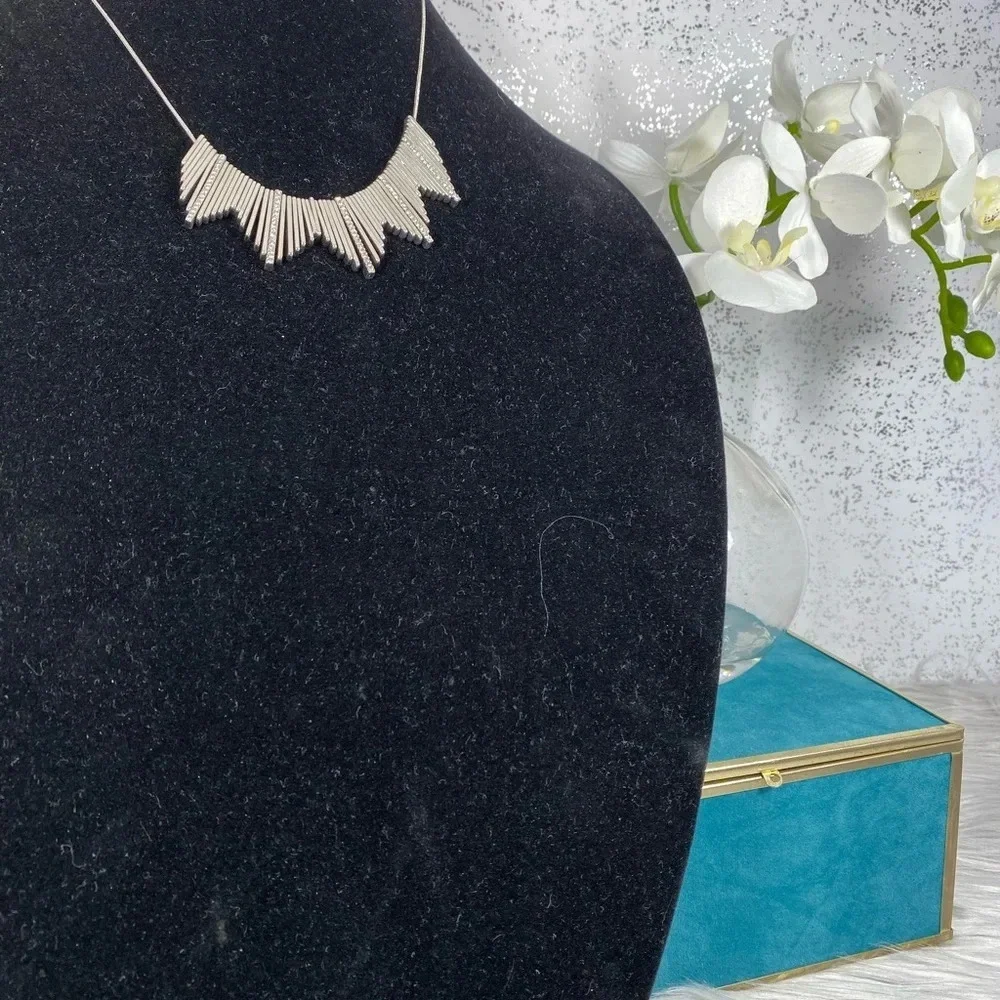 🆕 Metal Brand Silver Necklace with Rhinestones